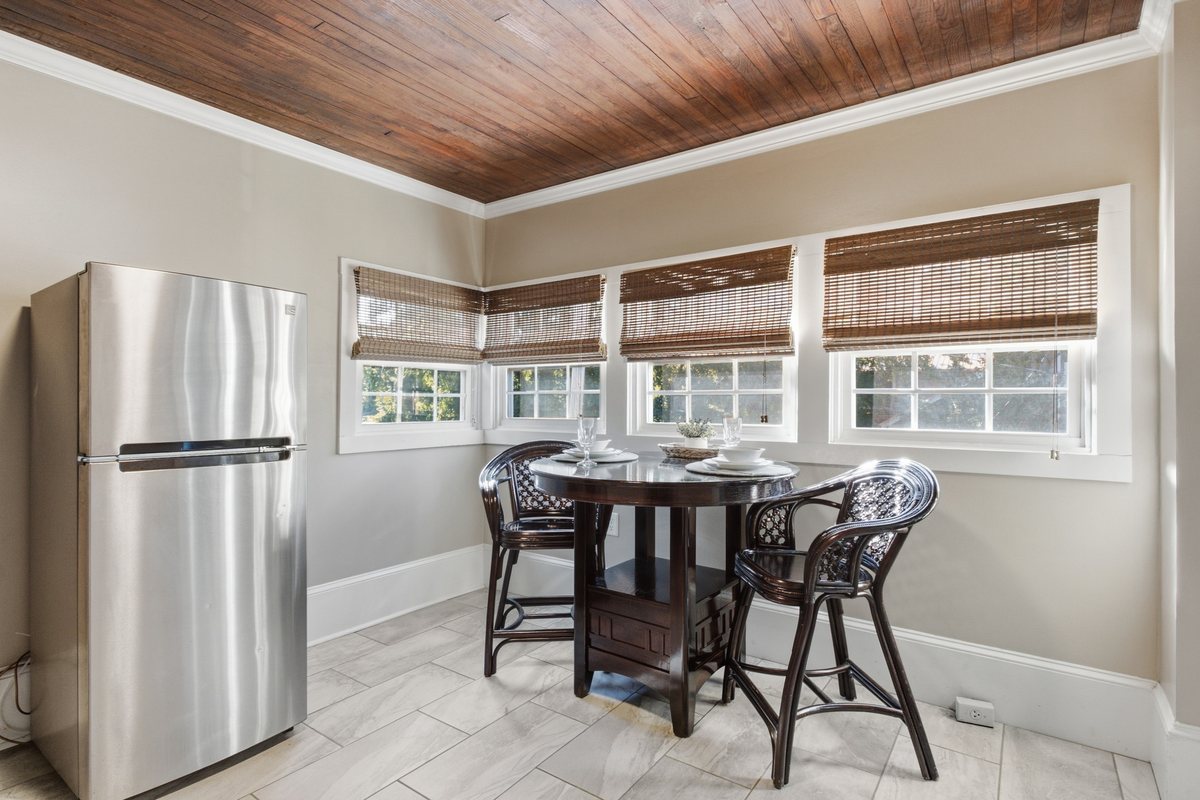 Kitchen dining space