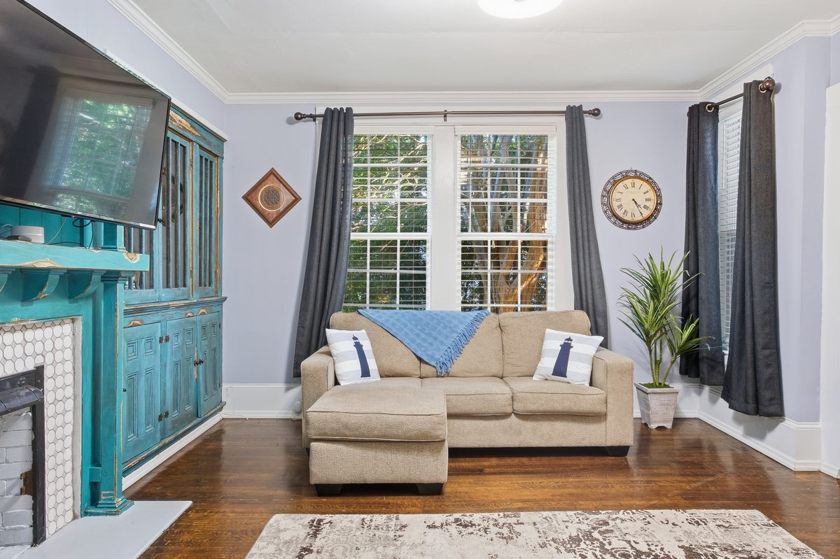 Hatteras Suite living room with coastal details